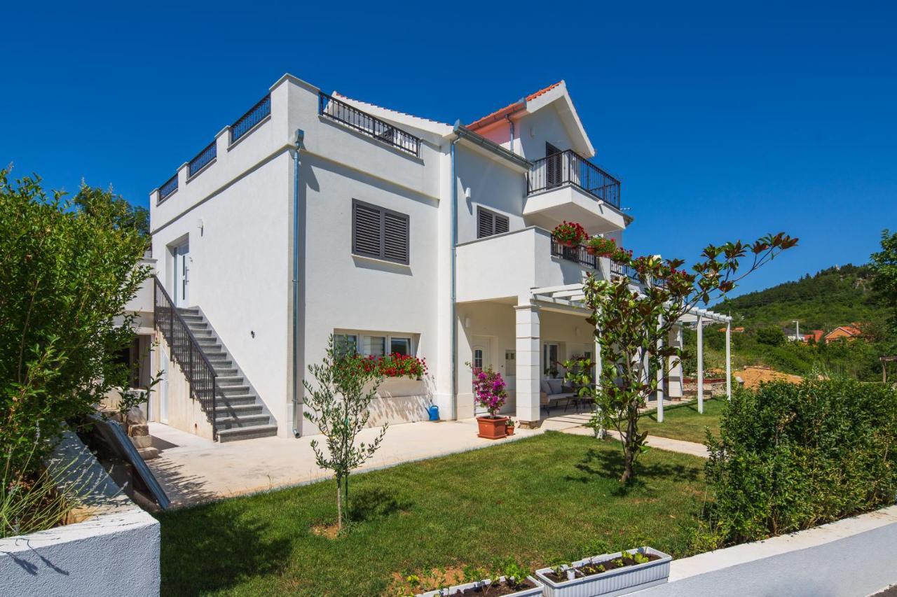 3 Luxury Bedroom Apartment Emma Sinj Zewnętrze zdjęcie